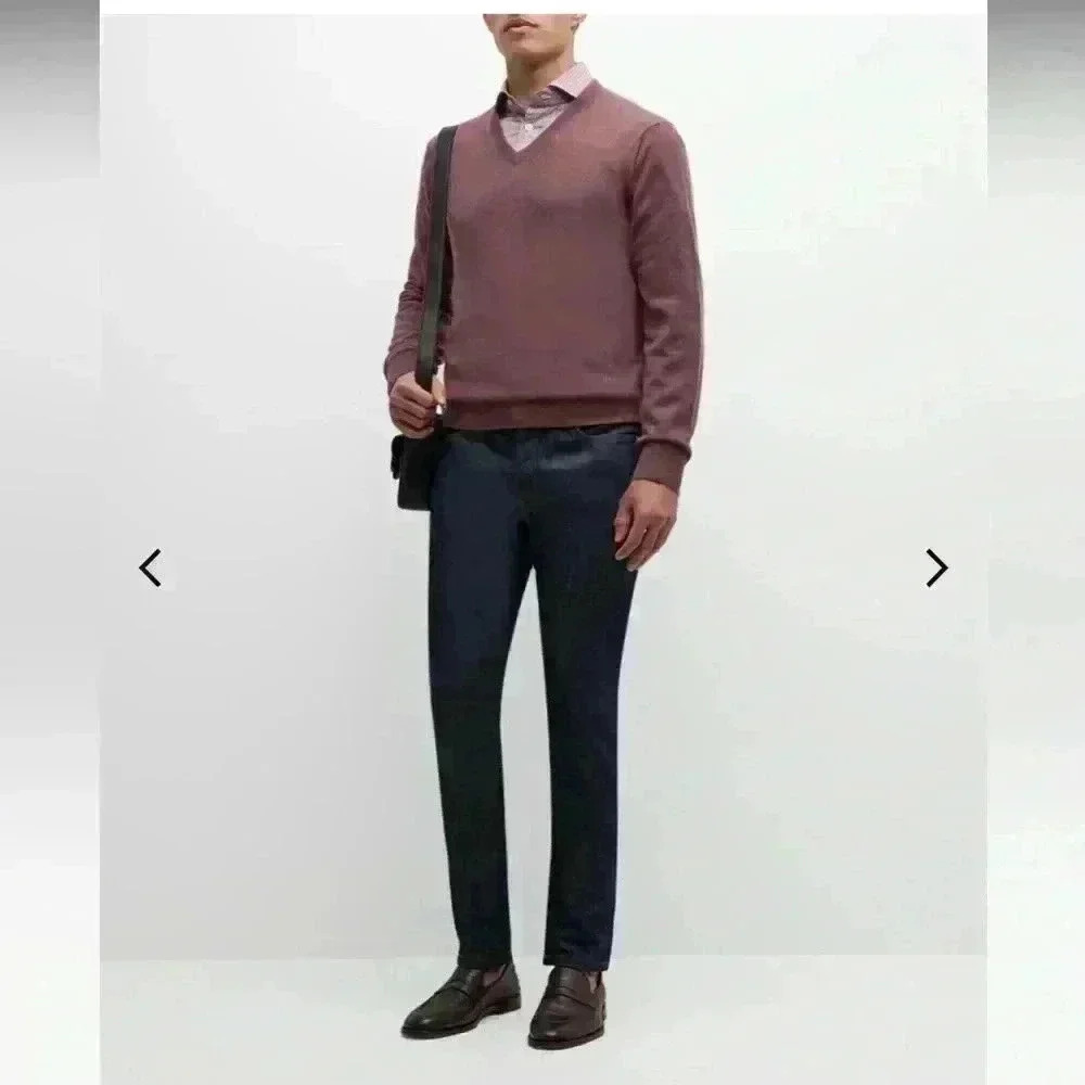 Neiman Marcus
Men's Cashmere V-Neck Sweater